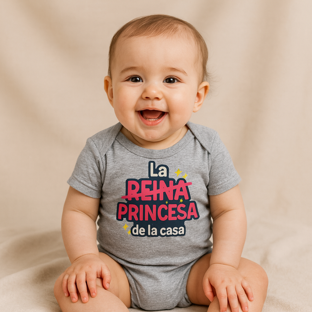 Infant Onesie - 'Reina' Tachado y 'Princesa' Destacado - Mensaje de Amor Familial - Ideal para Baby Shower y Sesiones de Fotos
