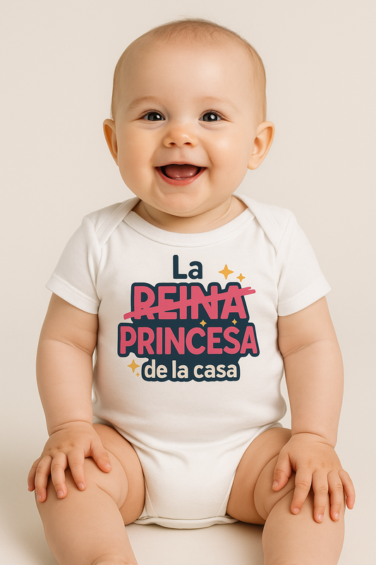 Infant Onesie - 'Reina' Tachado y 'Princesa' Destacado - Mensaje de Amor Familial - Ideal para Baby Shower y Sesiones de Fotos