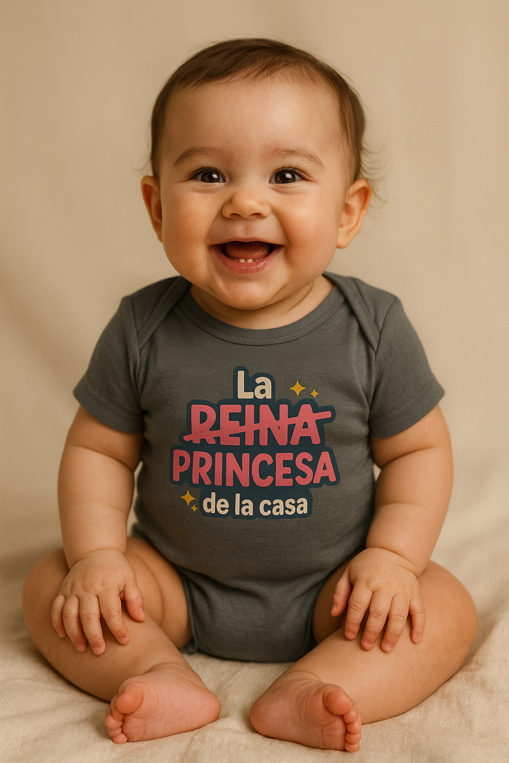 Infant Onesie - 'Reina' Tachado y 'Princesa' Destacado - Mensaje de Amor Familial - Ideal para Baby Shower y Sesiones de Fotos
